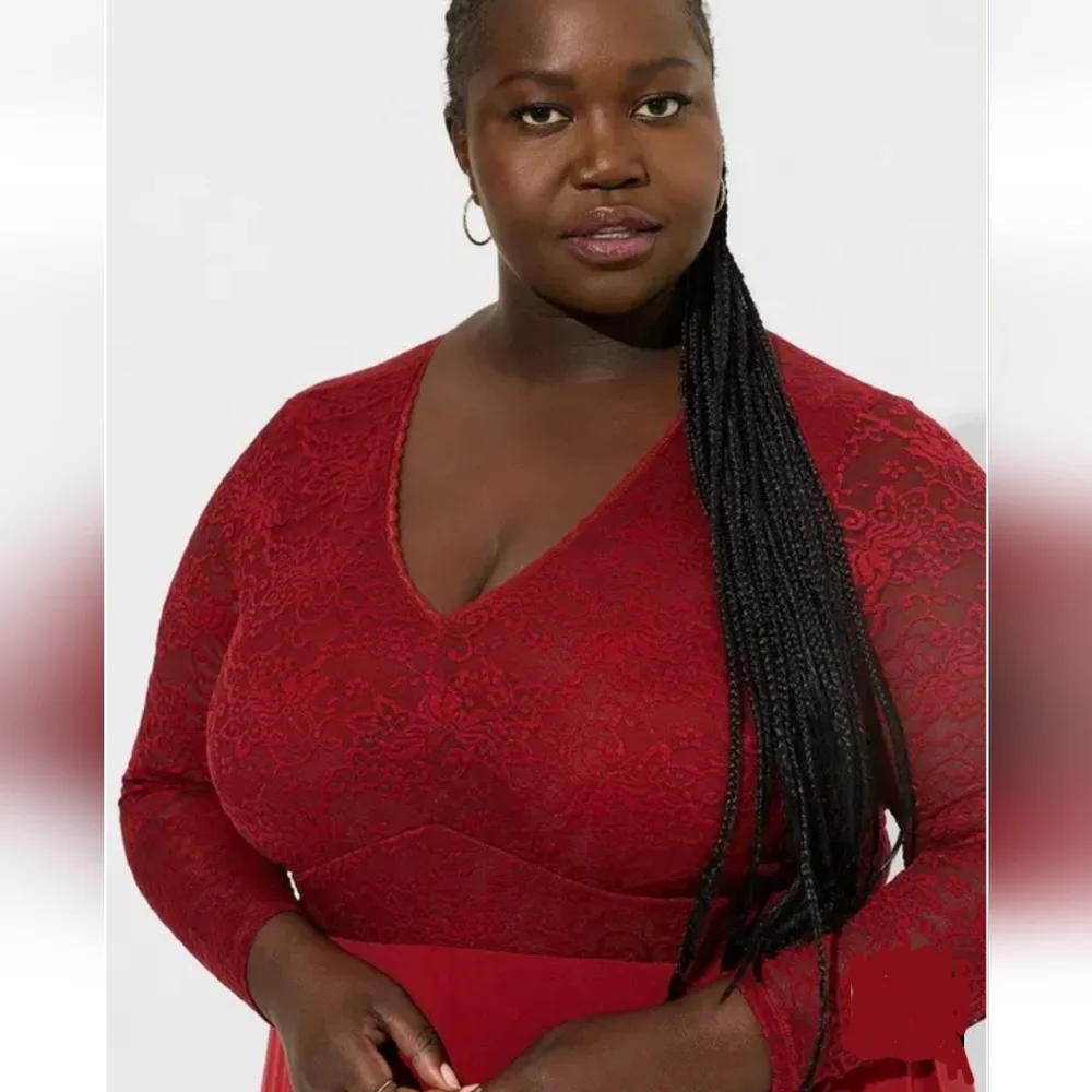 Fit & Flare Red Lace Dress - Picture 3 of 5